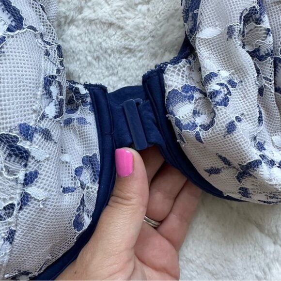 Victoria’s Secret | Navy & Cream Unlined Perfect Coverage | Size 40DD - Picture 4 of 8
